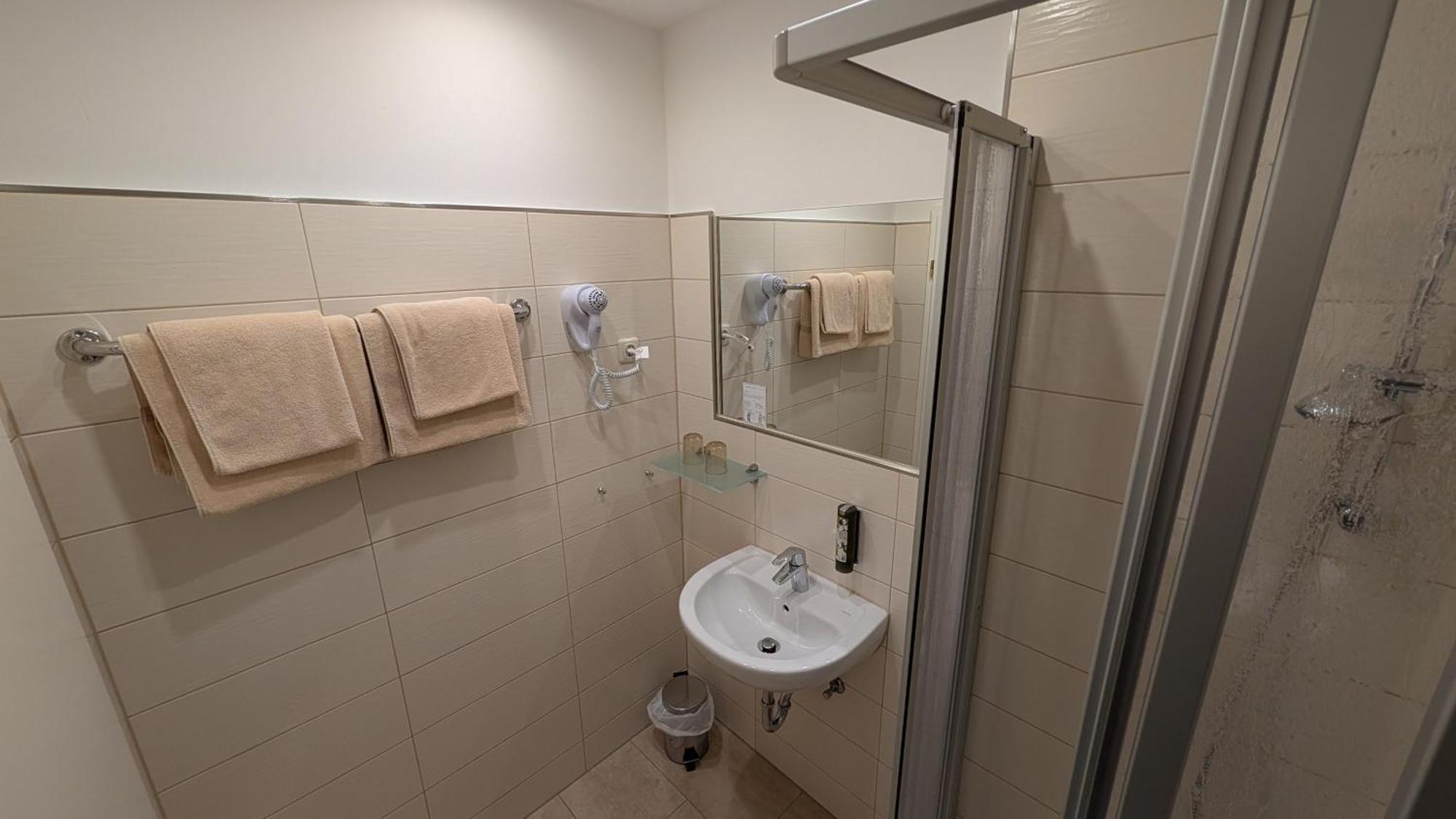 Hotel Am Bayrischen Platz Lipsia Esterno foto